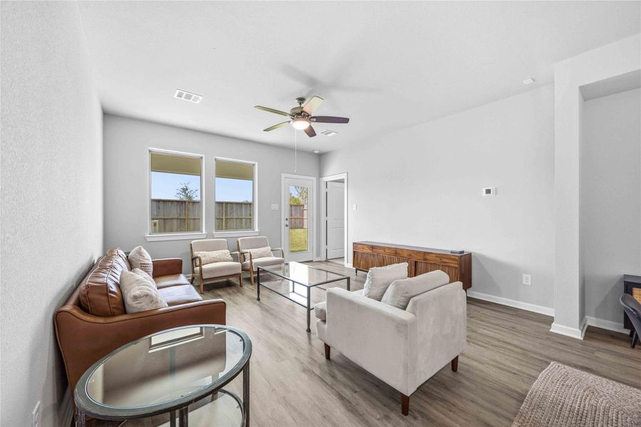 Furnished interior view inside a new home in La Segarra 40', Brookshire (Image 19).
