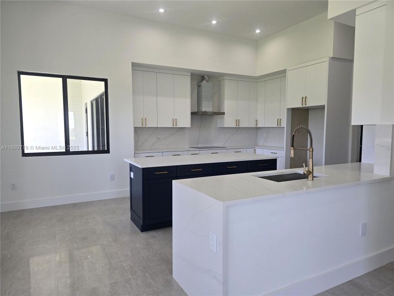Furnished interior view inside a new home in , Homestead (Image 54).