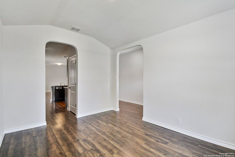 Spacious, unfurnished interior of a new home in The Canyons at Amhurst, San Antonio (Image 15). Spacious, unfurnished interior of a new home in The Canyons at Amhurst, San Antonio (Image 15).