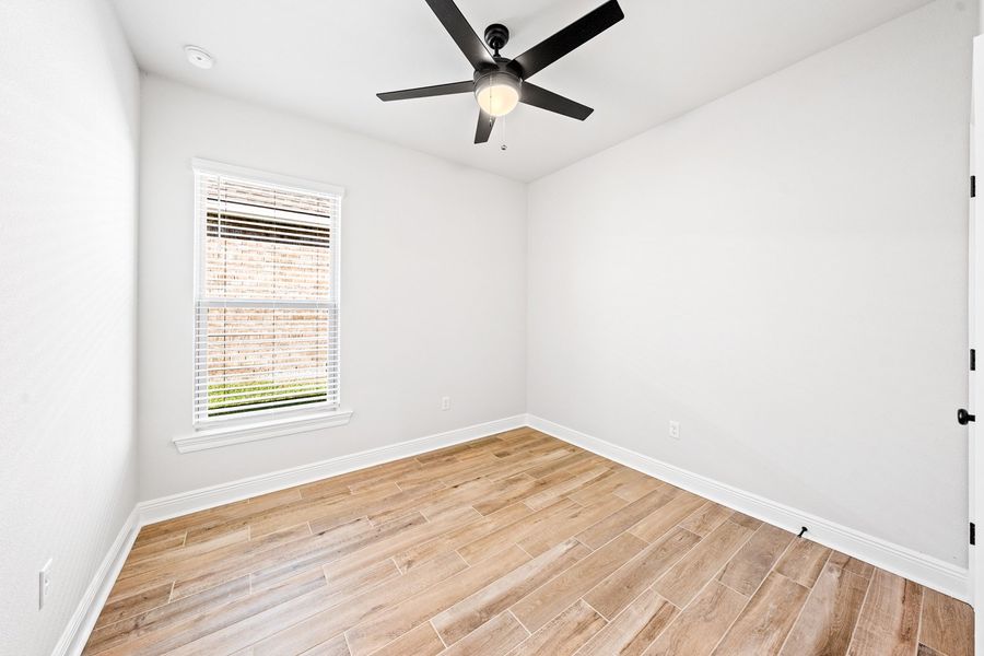 Spacious, unfurnished interior of a new home in The Bluffs at Lafayette, Freeport (Image 14).