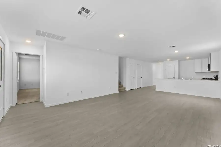 Spacious, unfurnished interior of a new home in Sky Ranch, New Braunfels (Image 28).