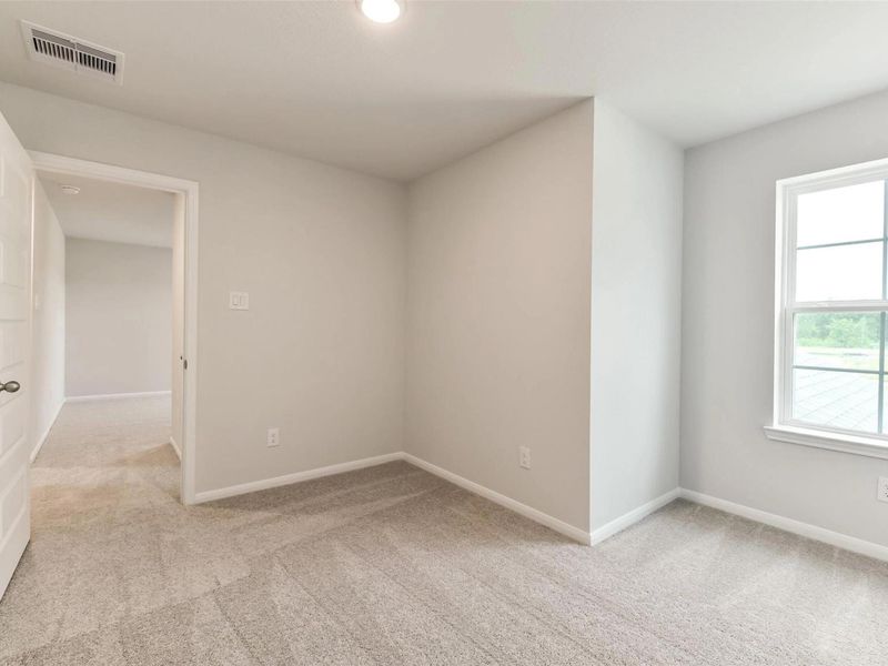 Spacious, unfurnished interior of a new home in Caney Creek Place, Conroe (Image 30).