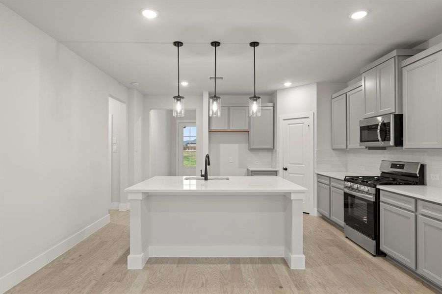 05. 1909 Sapphire - Kitchen