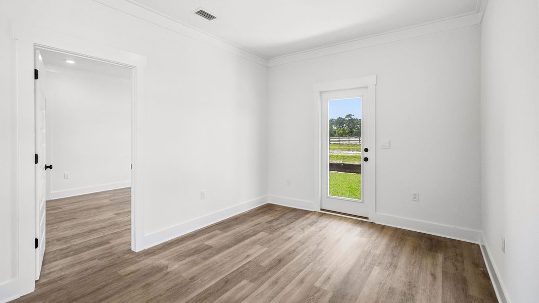 Spacious, unfurnished interior of a new home in Colonial East, Panama City Beach (Image 15).
