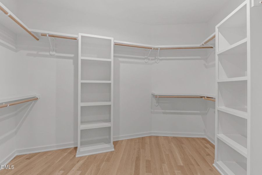 Walk-in-Closet Walk-in-Closet