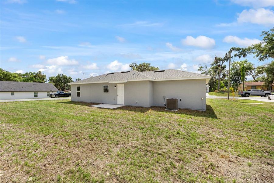 Exterior details and patio area of a home in , Ocala (Image 20).