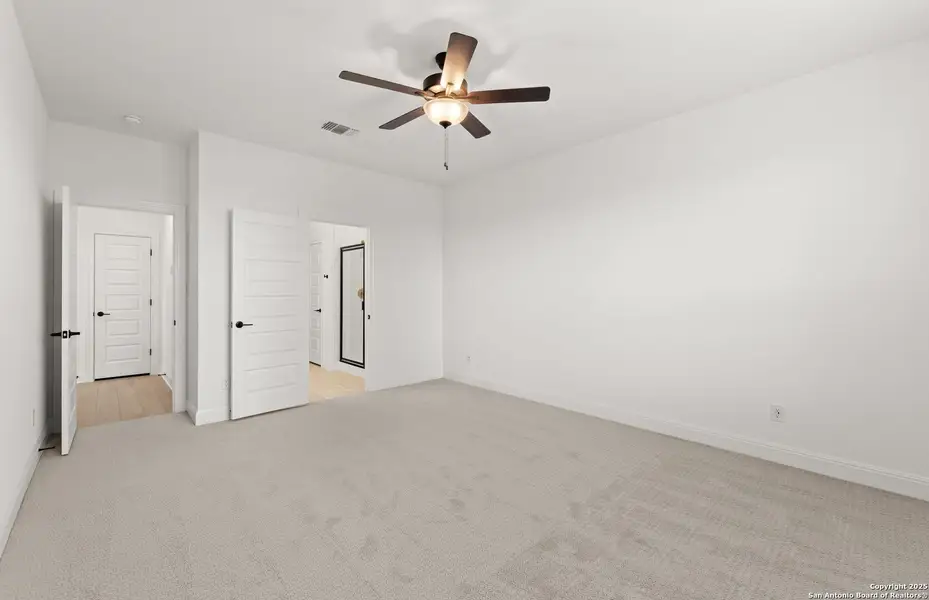 Spacious, unfurnished interior of a new home in Dove Song, Marion (Image 12).