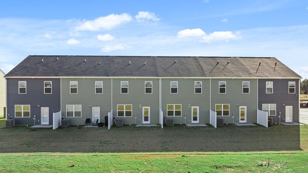 Representative exterior details of a home built from the Pearson by D.R. Horton in Weatherstone, Grovetown (Image 19).