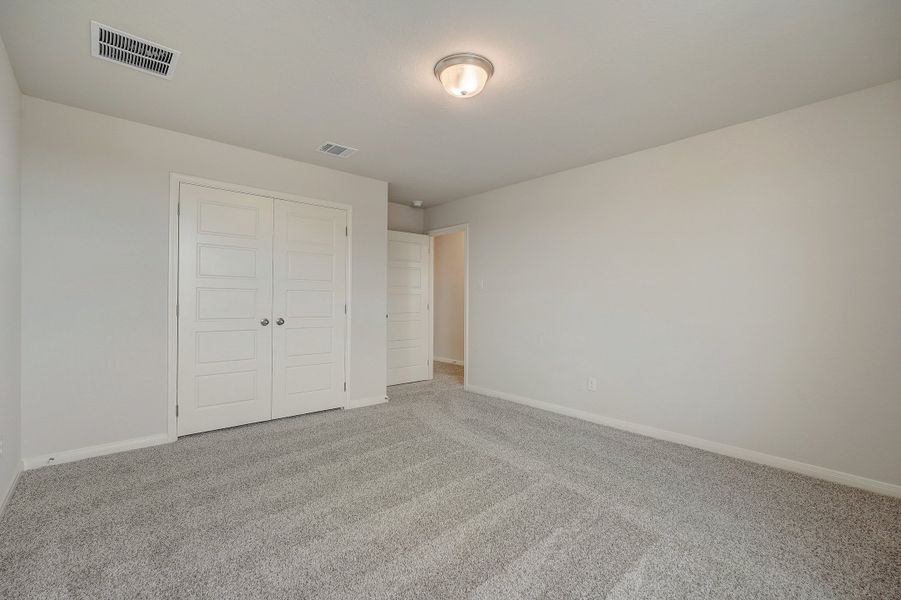 Guest bedroom in the Pearl floorplan at a Meritage Homes community.