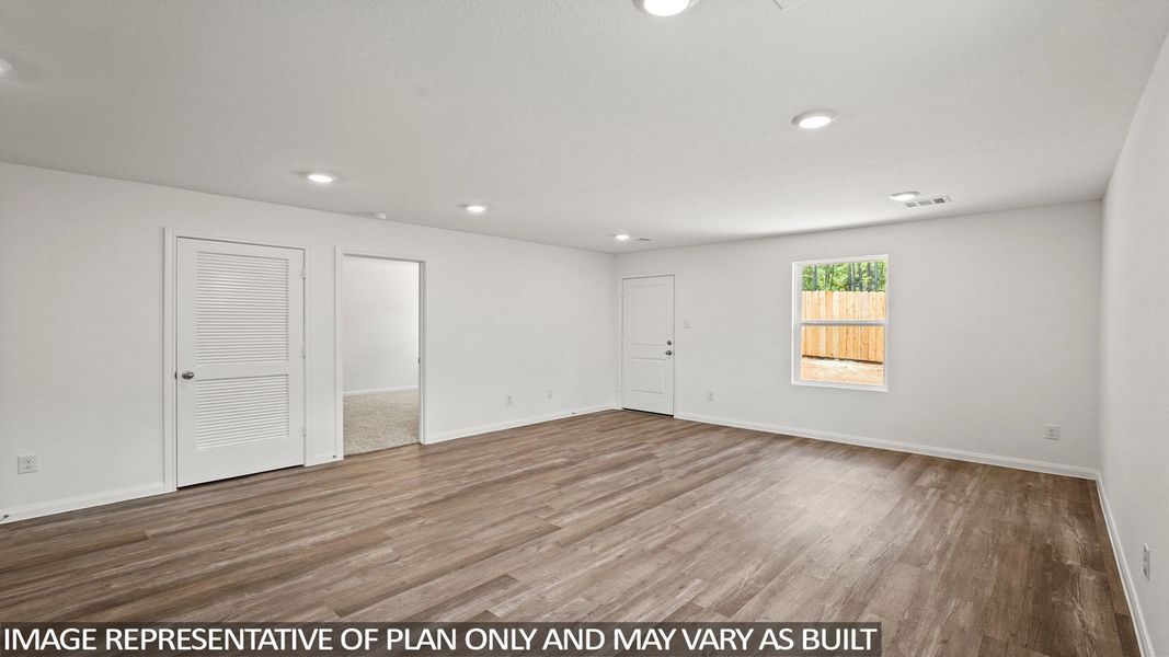 Spacious, unfurnished interior of a new home in McCrorey Trails, Conroe (Image 14).