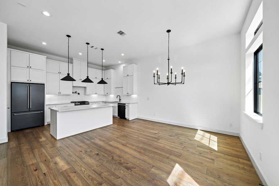 Spacious, unfurnished interior of a new home in Spring Valley Creek, Houston (Image 20).