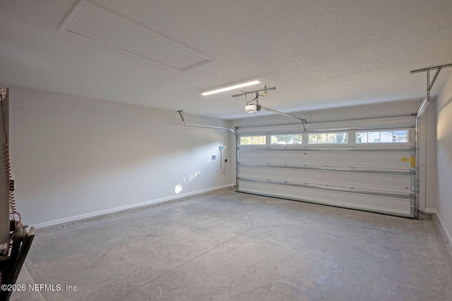 Spacious, unfurnished interior of a new home in , Jacksonville (Image 20).