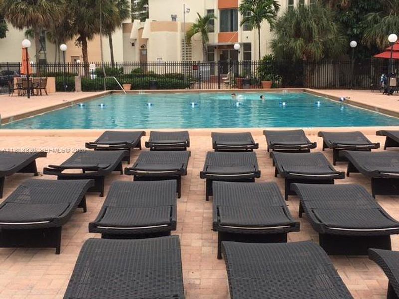 Community amenities in , Hallandale Beach (Image 12).