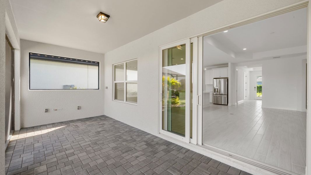 Spacious, unfurnished interior of a new home in Verandah, Fort Myers (Image 21).