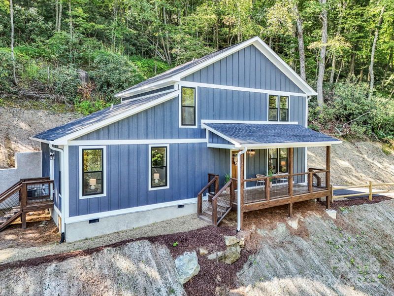 View of front left of the home