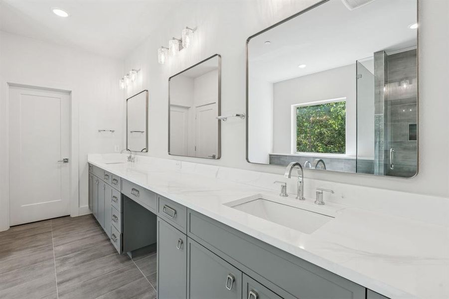 Dual sinks. Dual sinks.