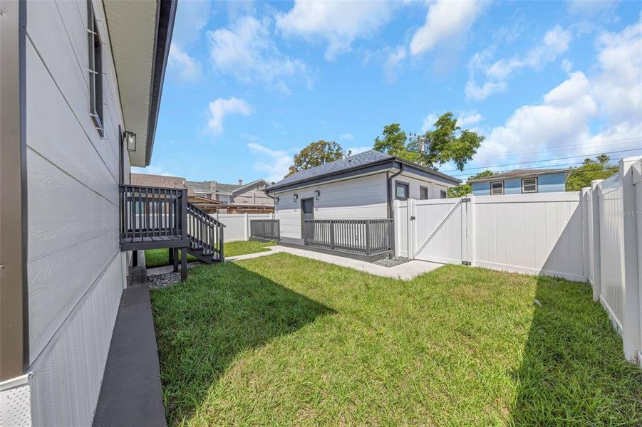 Exterior details and patio area of a home in , St. Petersburg (Image 40).