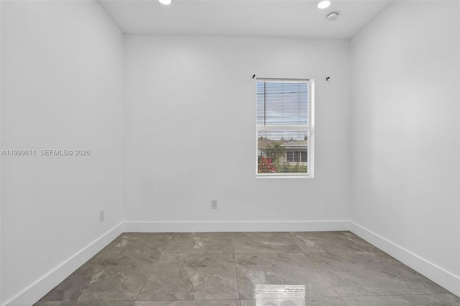 Spacious, unfurnished interior of a new home in , Fort Lauderdale (Image 20).