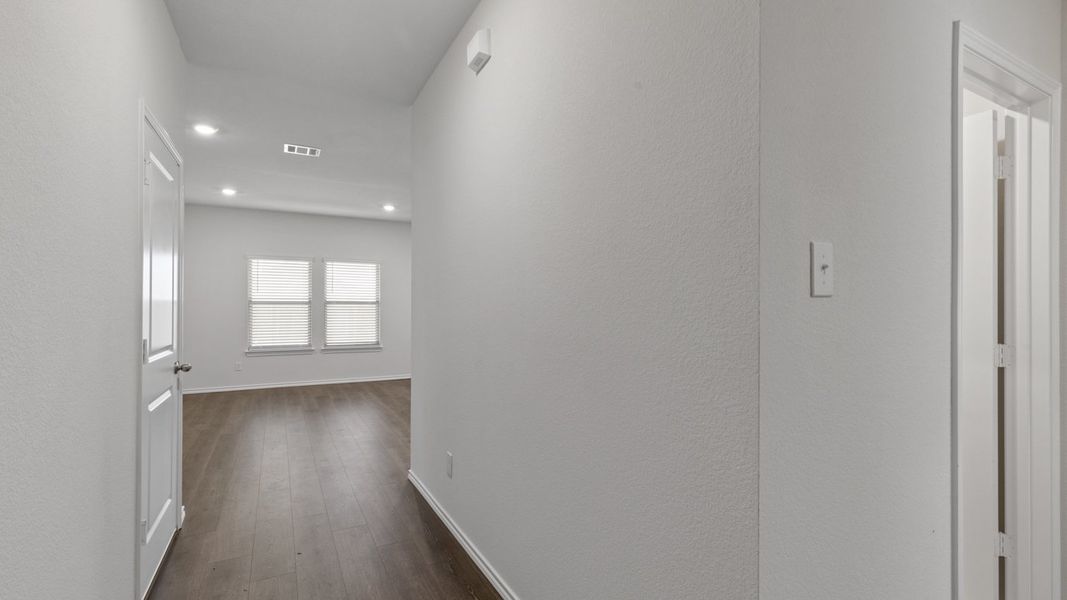 Spacious, unfurnished interior of a new home in Stonewyck Farms, Ennis (Image 25).