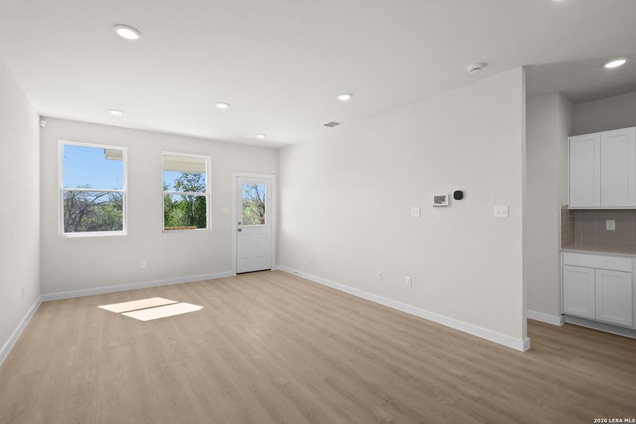 Spacious, unfurnished interior of a new home in Summerlin, San Antonio (Image 32).