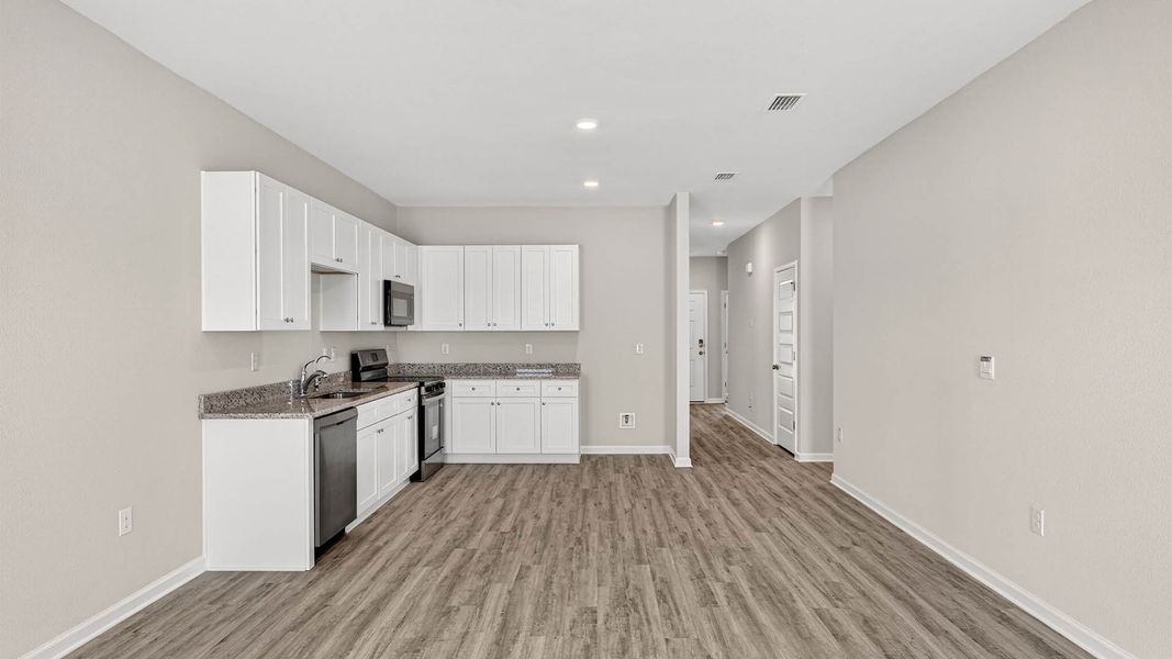 Furnished interior view inside a new home in Liberty, Panama City (Image 7).