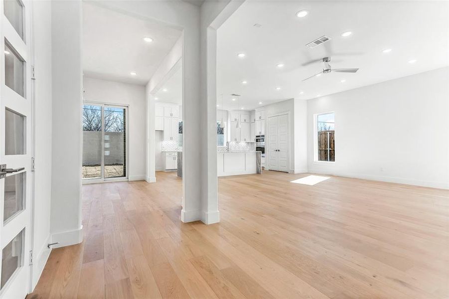 Spacious, unfurnished interior of a new home in , Richardson (Image 37).