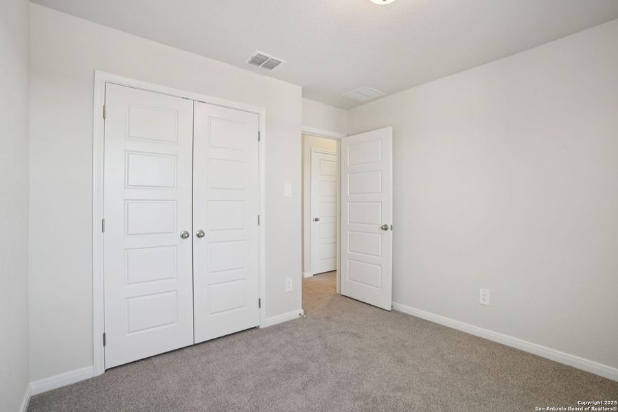 Spacious, unfurnished interior of a new home in Royal Crest, San Antonio (Image 31).