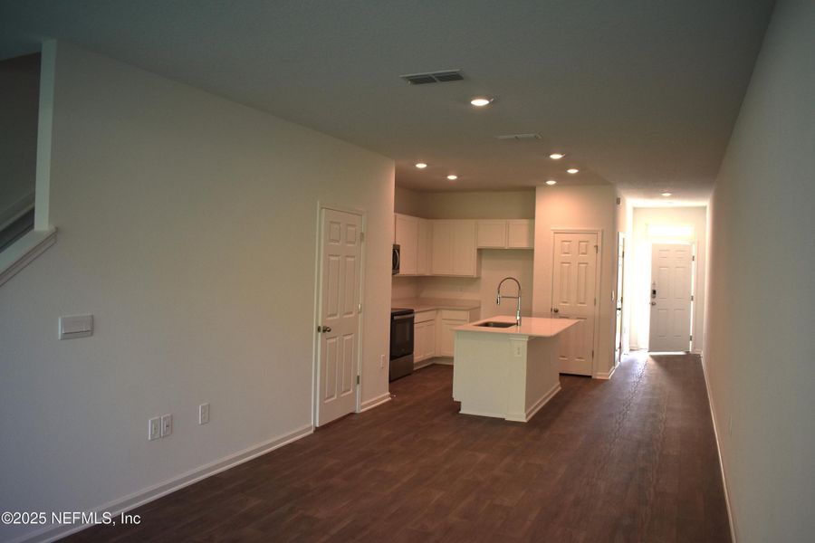 Spacious, unfurnished interior of a new home in Old Kings Trail, Jacksonville (Image 21). Spacious, unfurnished interior of a new home in Old Kings Trail, Jacksonville (Image 21).
