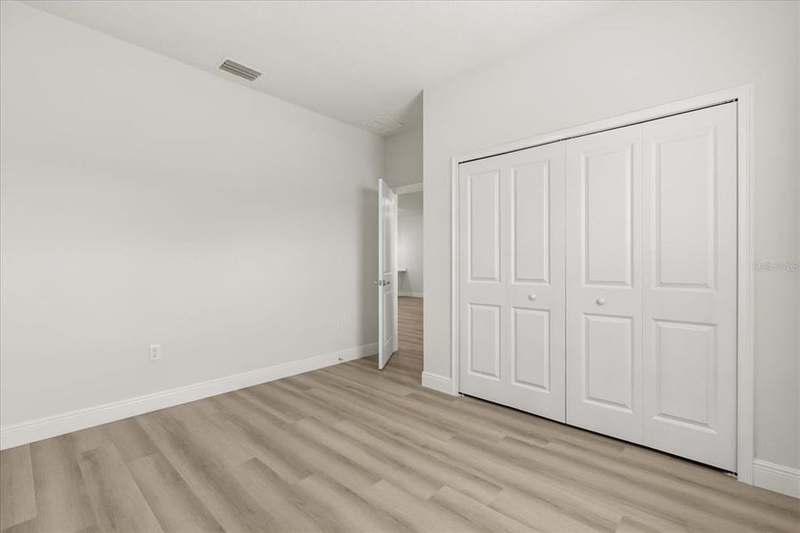 Spacious, unfurnished interior of a new home in , Ocala (Image 14).