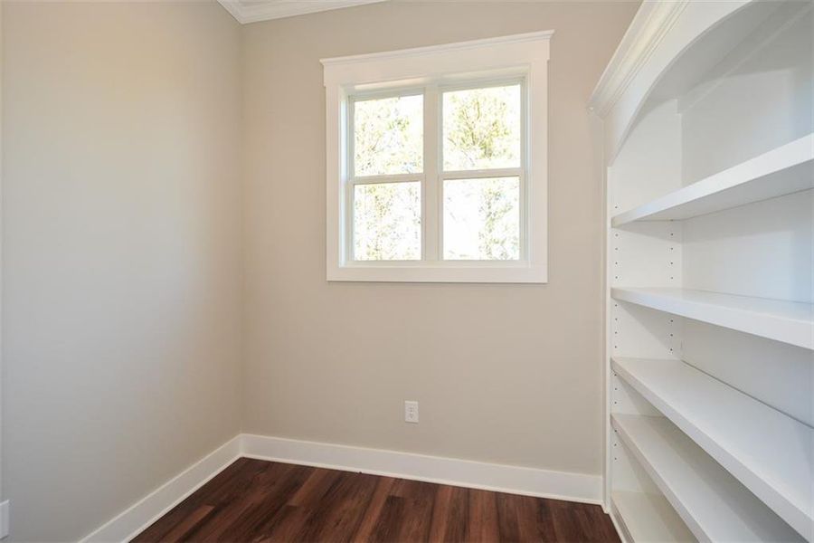 Spacious, unfurnished interior of a new home in , Jasper (Image 25).
