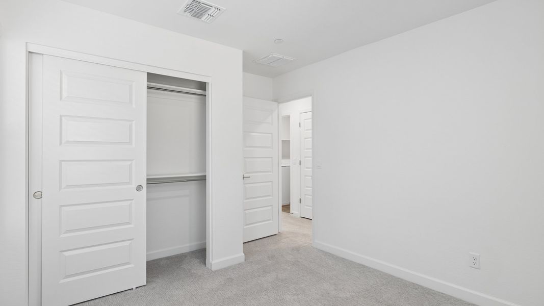 Spacious, unfurnished interior of a new home in The Buttes at Mystic, Peoria (Image 25).
