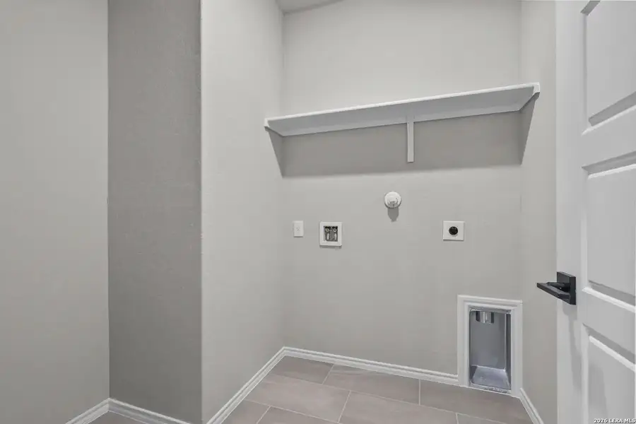 Spacious, unfurnished interior of a new home in Comanche Ridge, San Antonio (Image 33). Spacious, unfurnished interior of a new home in Comanche Ridge, San Antonio (Image 33).