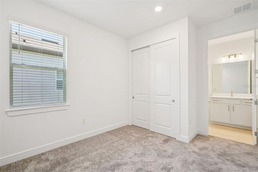 Spacious, unfurnished interior of a new home in Del Webb Stone Creek, Ocala (Image 19).