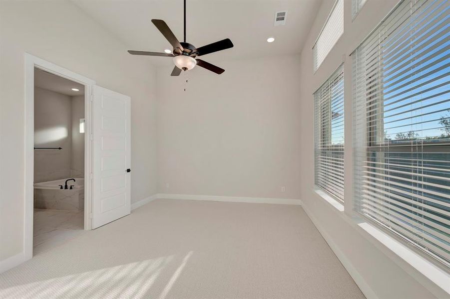 Spacious, unfurnished interior of a new home in Mantua Point Classics, Van Alstyne (Image 20). Spacious, unfurnished interior of a new home in Mantua Point Classics, Van Alstyne (Image 20).