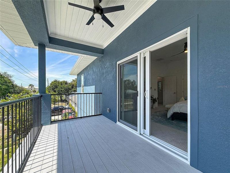 Exterior details and patio area of a home in , St. Petersburg (Image 28).