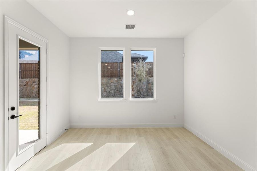 13. 2213 Clairmount - Dining