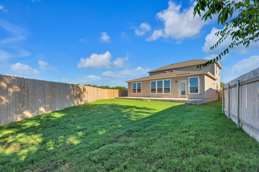 Exterior details and patio area of a home in Hidden Trails, Belton (Image 1).