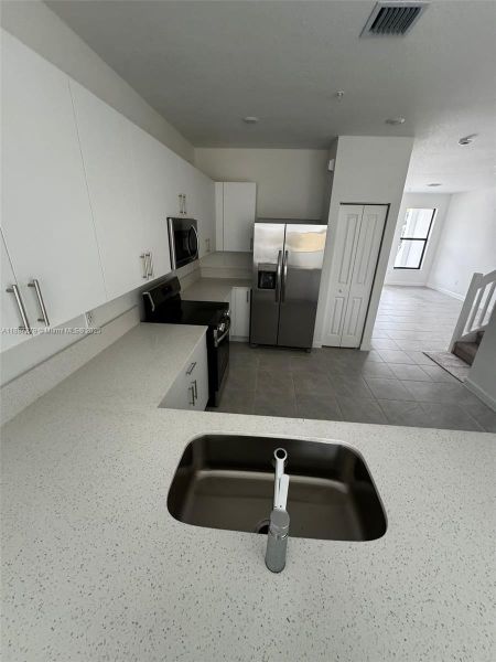 Image 33 of a home in .