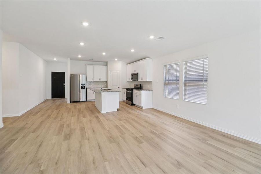 Photo is not of the actual home, but is an inspirational photo of builder’s model home and may depict options, furnishings, and/or decorator features that are not included. Photo is not of the actual home, but is an inspirational photo of builder’s model home and may depict options, furnishings, and/or decorator features that are not included.