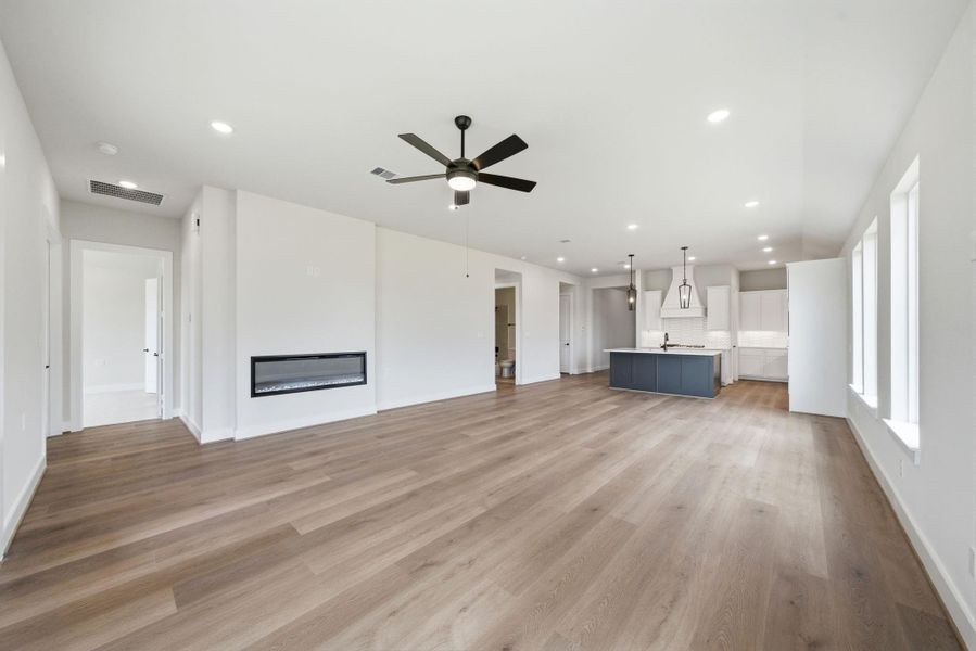 Spacious, unfurnished interior of a new home in Chambers Creek, Willis (Image 35).