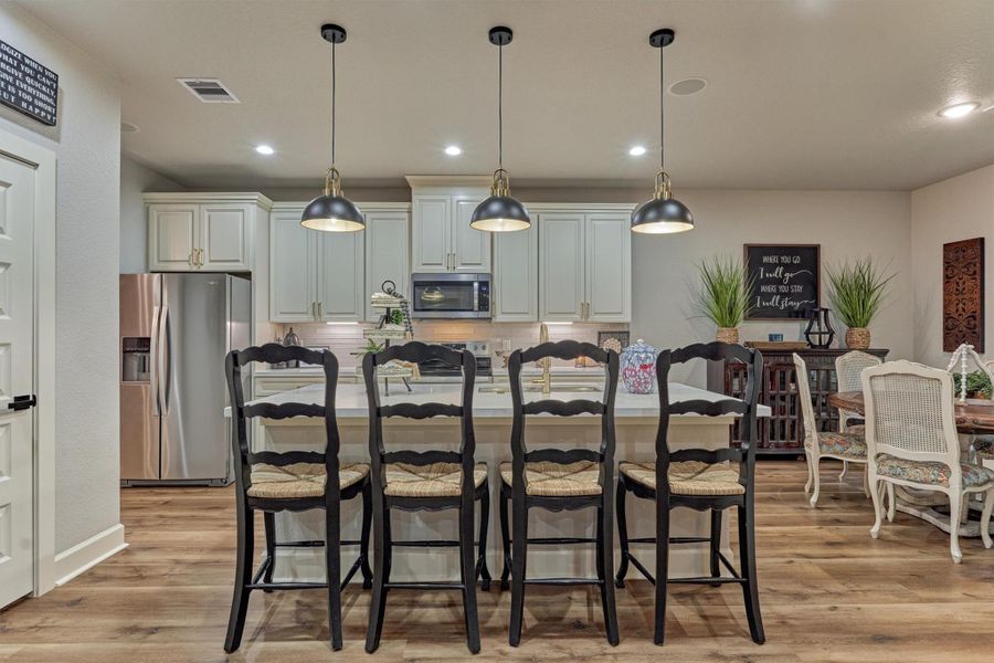 Creating an inviting space for both everyday living and elegant entertaining. Creating an inviting space for both everyday living and elegant entertaining.