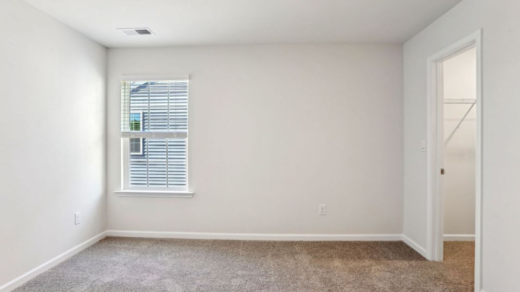 Spacious, unfurnished interior of a new home in Valleywood Farms, Waynesville (Image 25).