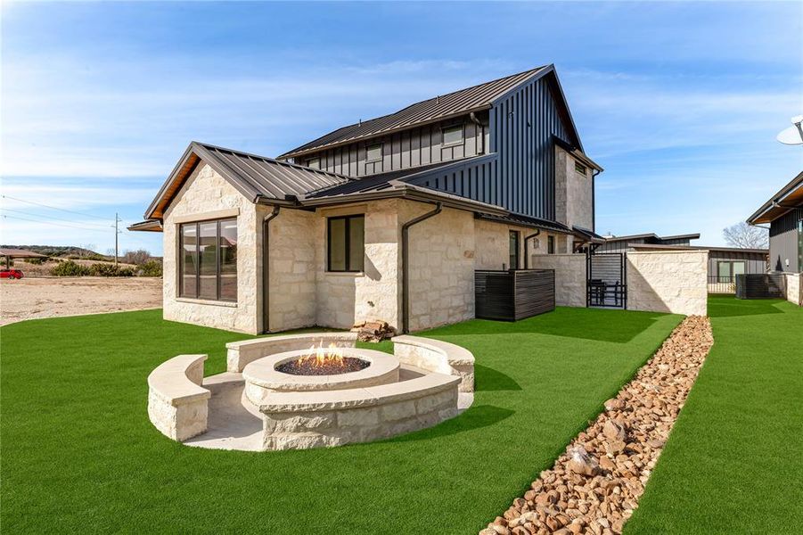 Exterior details and patio area of a home in , Iredell (Image 22).