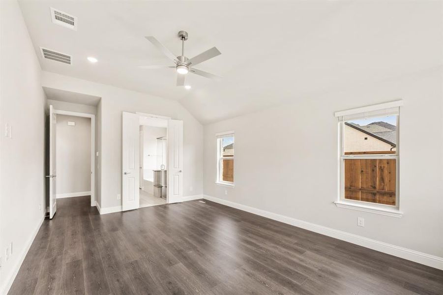 Spacious, unfurnished interior of a new home in Creekview Meadows, Pilot Point (Image 21).