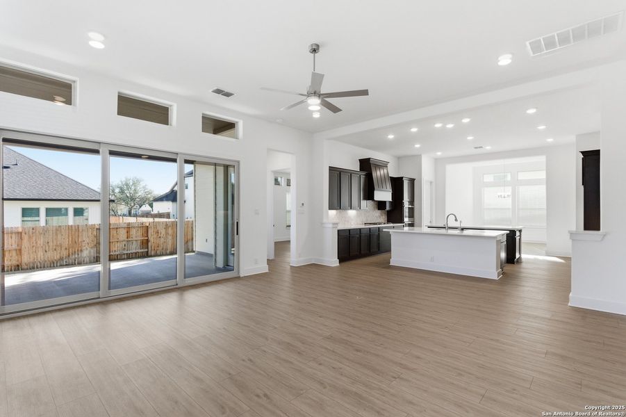 Spacious, unfurnished interior of a new home in Mesa Western, Cibolo (Image 36).