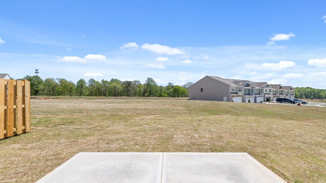 Representative exterior details of a home built from the Aisle by D.R. Horton in Rolling Meadows, Jasper (Image 4).