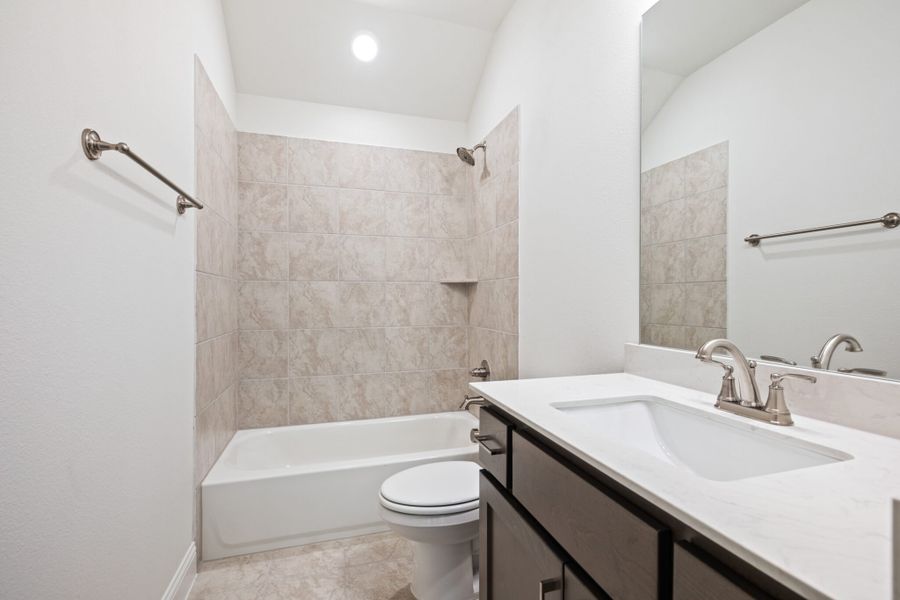 Furnished interior view inside a new home in Edgewater, Fate (Image 15).