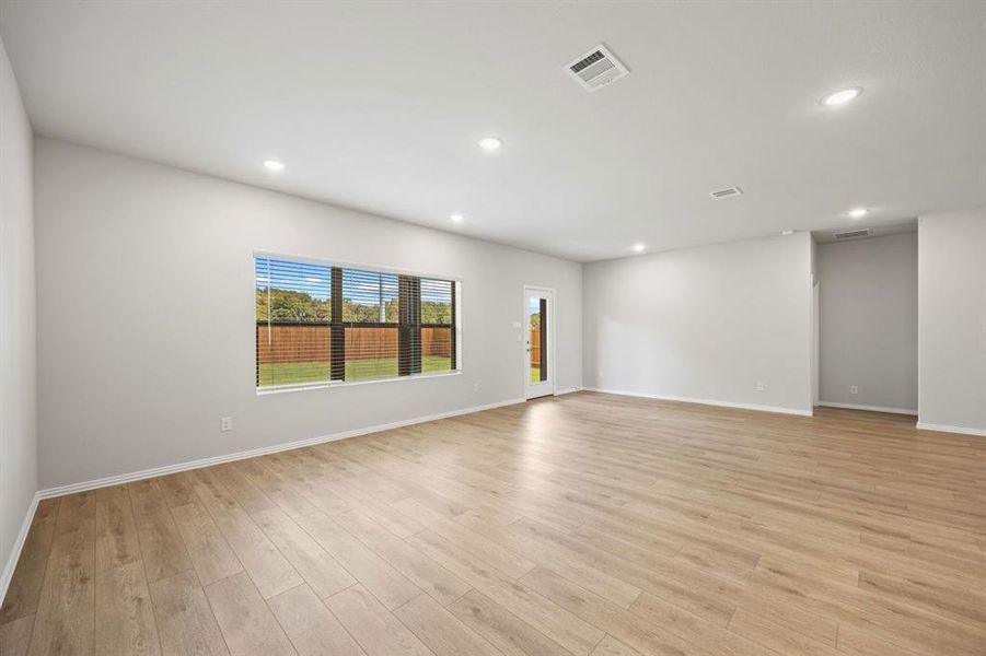 13-web-or-mls-3301-royal-frst-dr