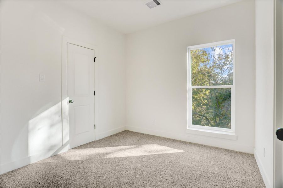 Spacious, unfurnished interior of a new home in , Houston (Image 24).