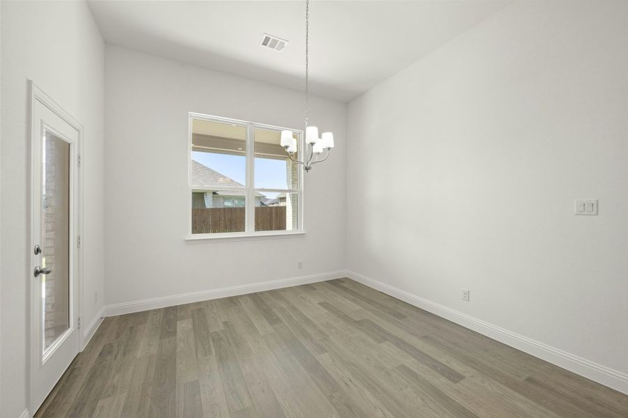 Spacious, unfurnished interior of a new home in Kentsdale Farms, DeSoto (Image 18).
